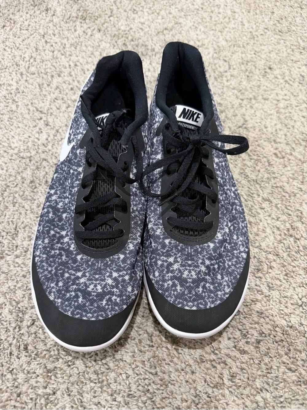 Nike Black & White Speckled Knit Trainer - Picture 2 of 3